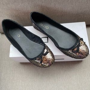 Aldo black/gold sequin flats sz 7